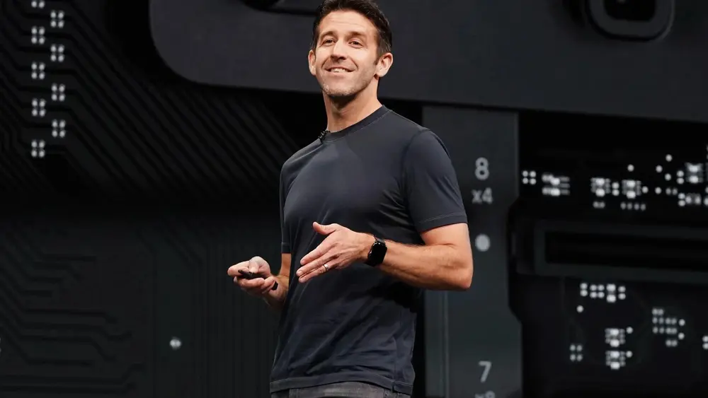 Apple anuncia novo CEO: John Ternus assume comando