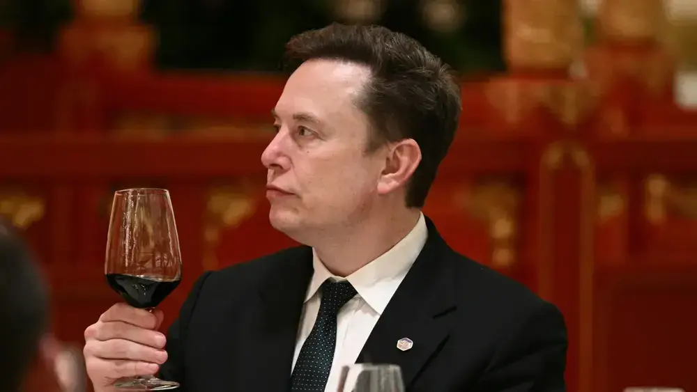 Cards Against Humanity quer erguer monumento para irritar Musk