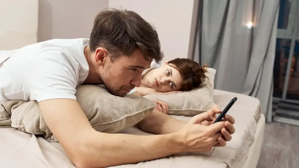 Como saber com quem meu marido conversa no WhatsApp grátis
