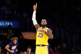 LeBron James faz história como o mais velho a conseguir triple-double