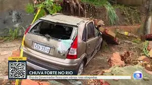 Motorista morre após passar mal em temporal no Rio