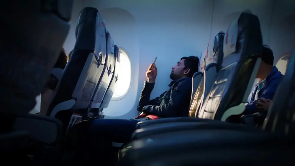 Wi-Fi no avião: de onde vem o sinal? Entenda